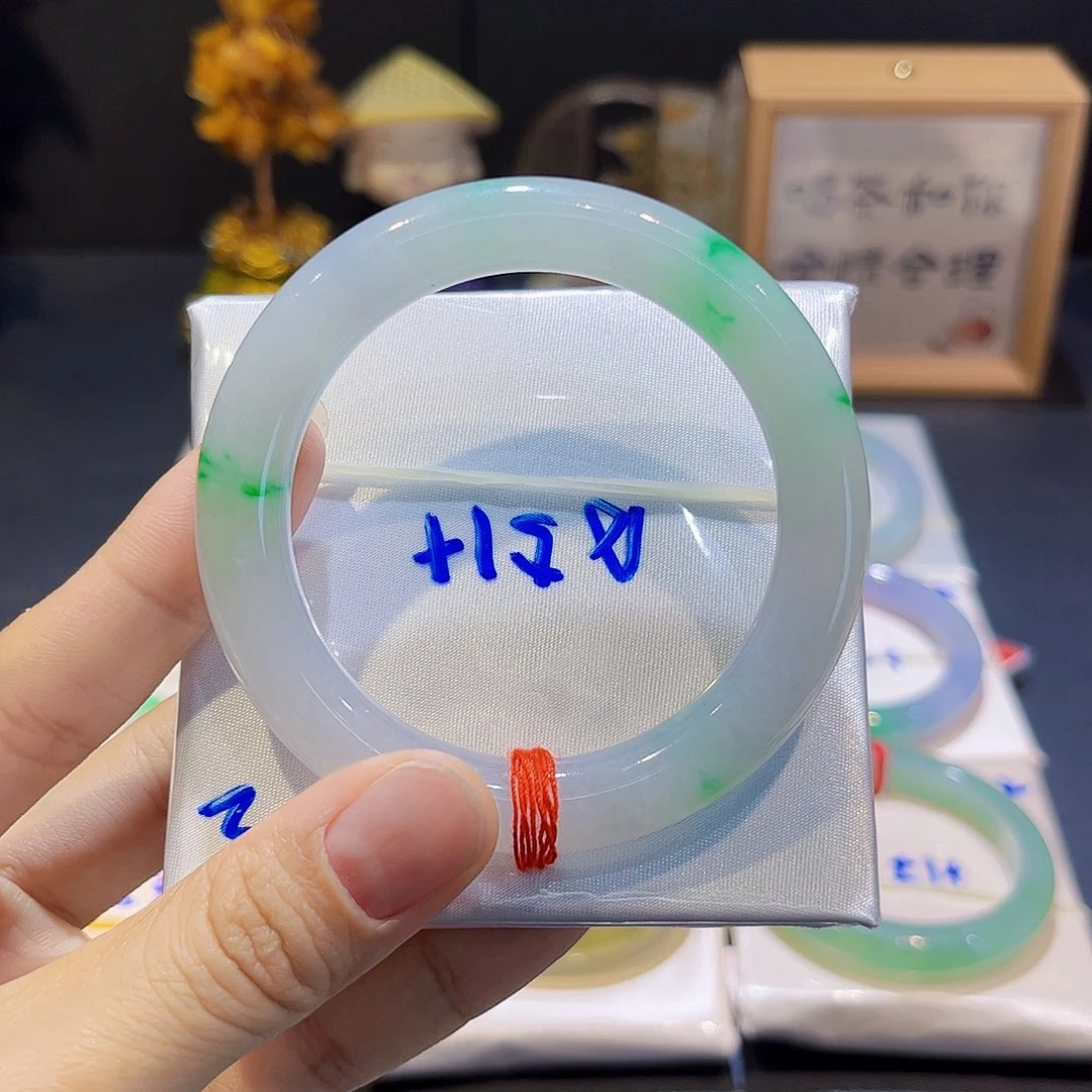 翡翠手镯未镶嵌51.7圈