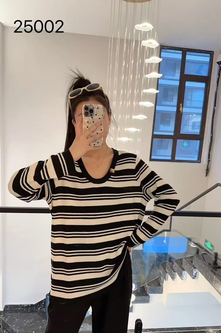 2025广州丹丹小妹春季25002铁艺小标装饰针织衫打底衫