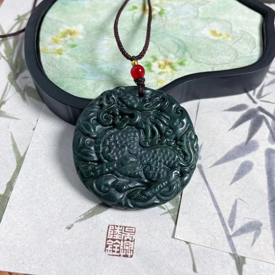 天然蛇纹石玉药王石麒麟圆牌吊坠男女款气质百搭中式吊坠50直径
