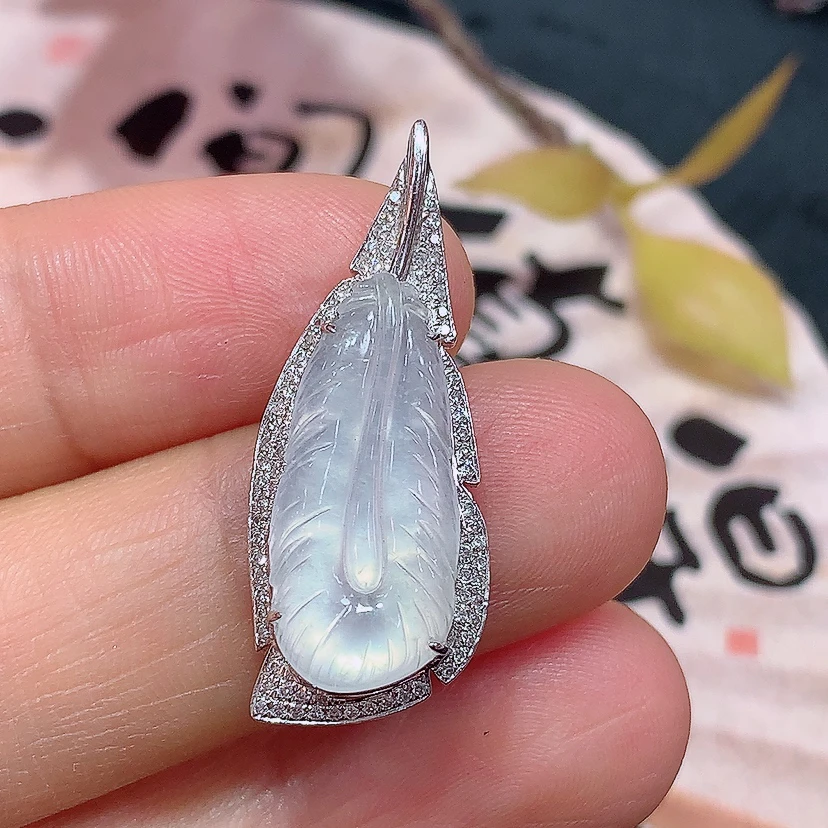 18k金天然A货翡翠羽毛吊坠时尚百搭精致