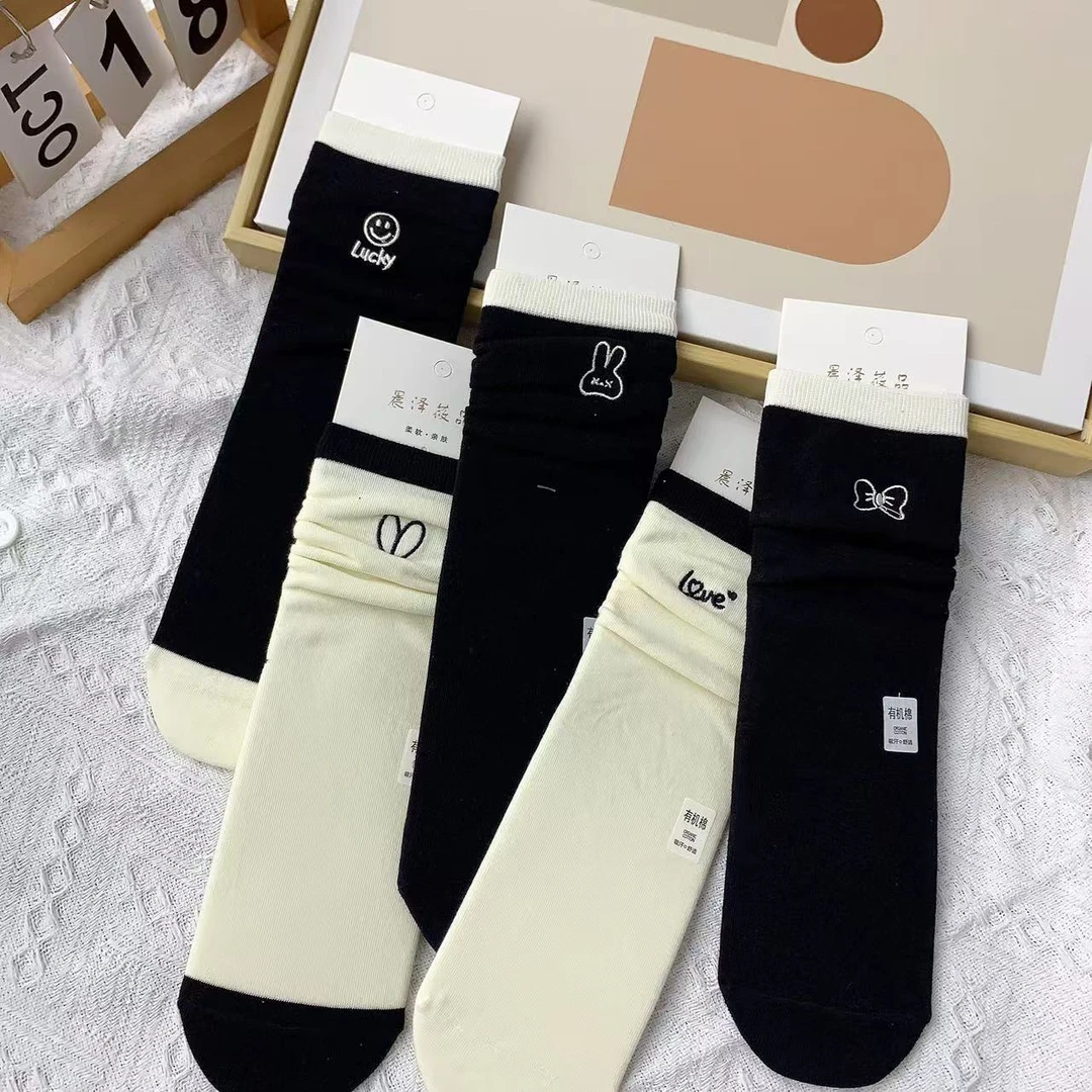 czq23514 五双女刺绣黑白韩系ins风堆堆中筒袜