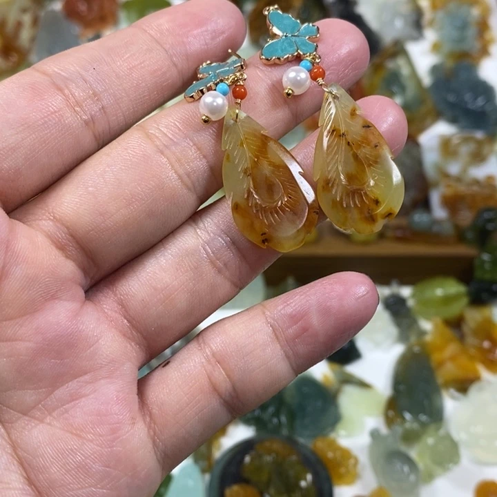 未镶嵌蛇纹石玉耳饰