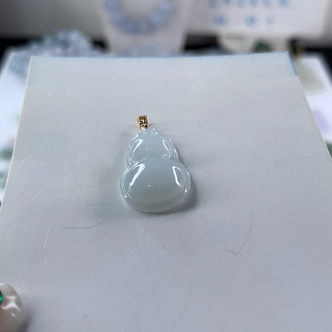 翡翠未镶嵌项圈葫芦