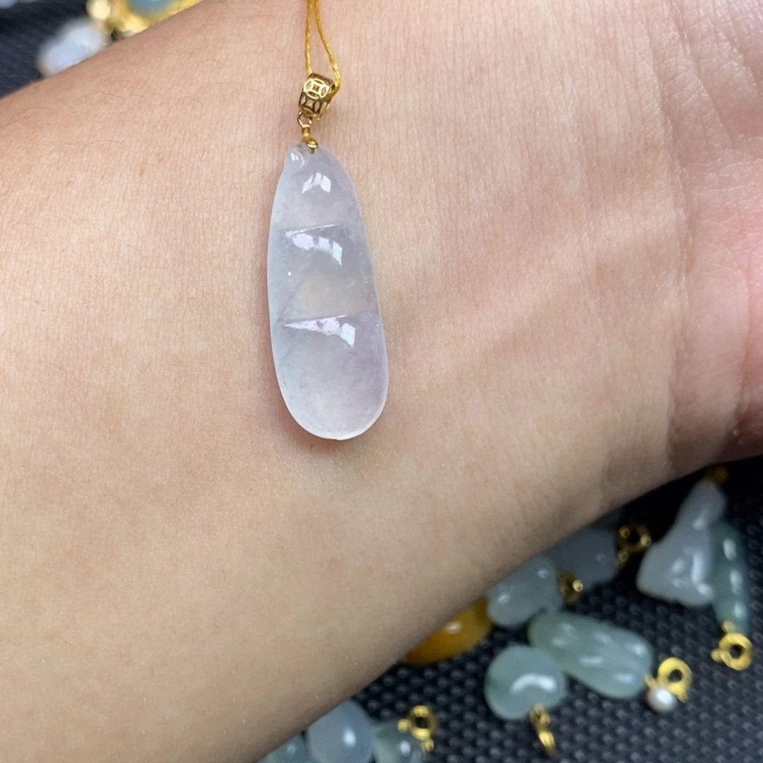 翡翠18K金镶嵌颈饰福豆