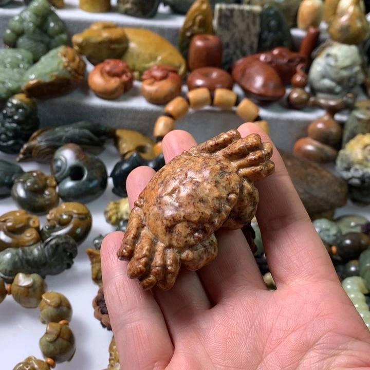 未镶嵌岫岩河磨玉（透闪石质玉）把件