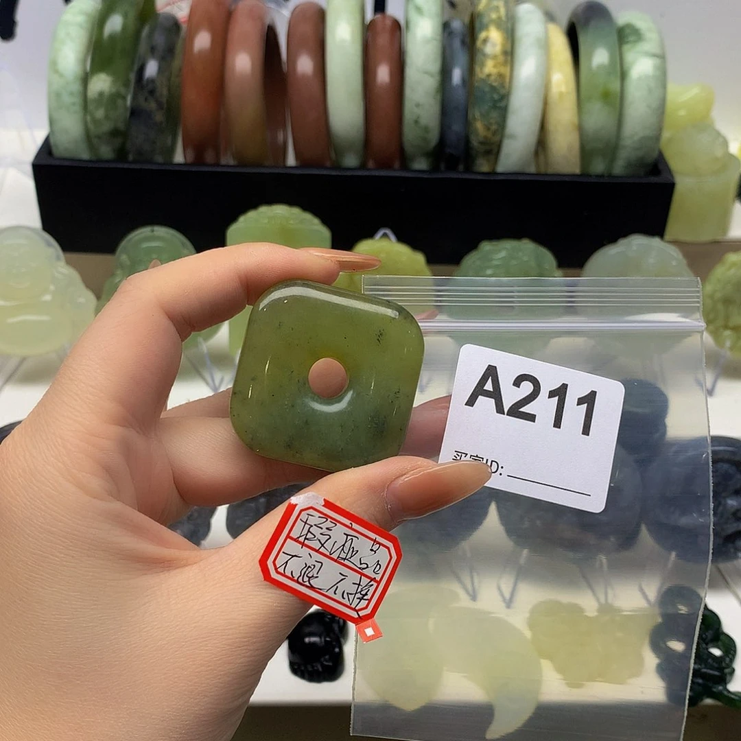 蛇纹石玉颈饰未镶嵌