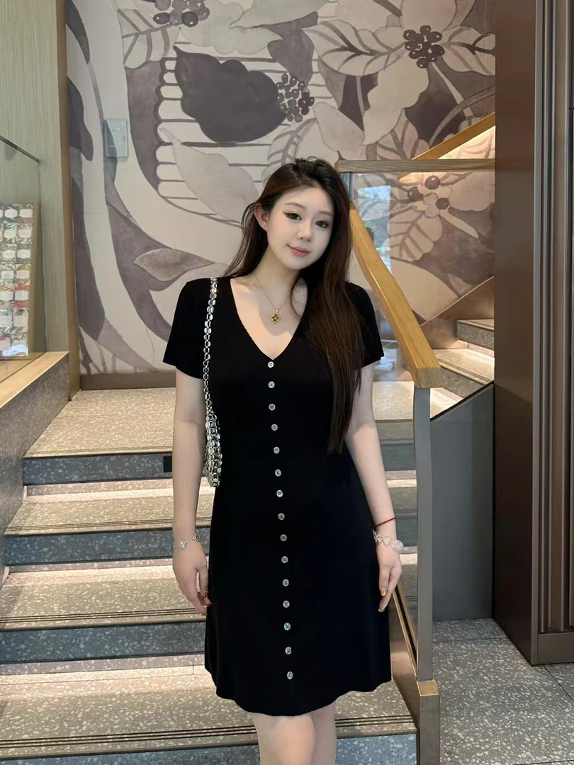 琪琪怪怪大码女装【不费力穿搭】夏季法式单排扣针织连衣裙D17051QD