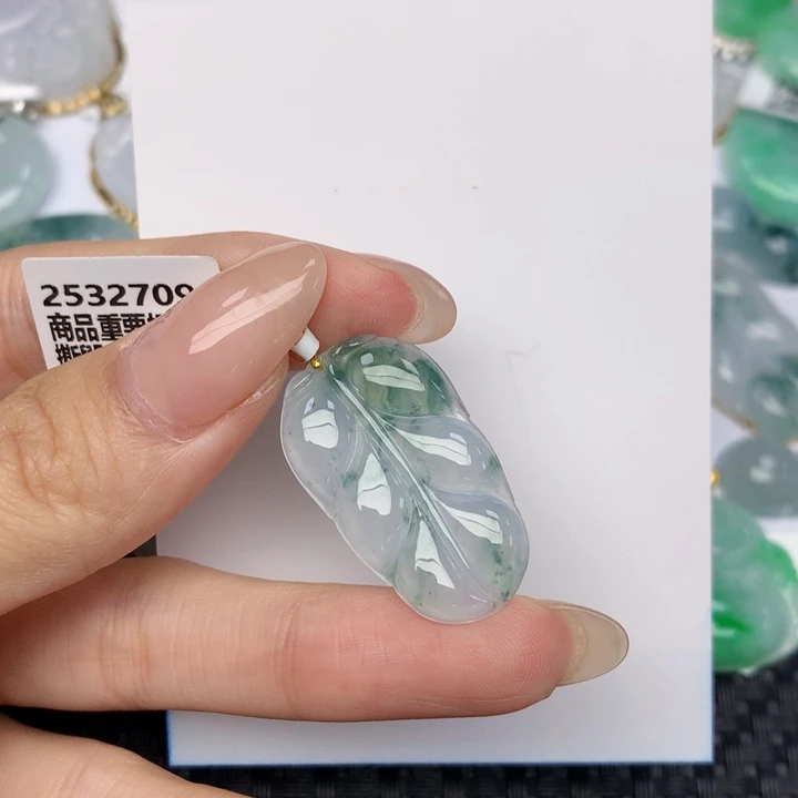 翡翠18K金镶嵌颈饰翡翠