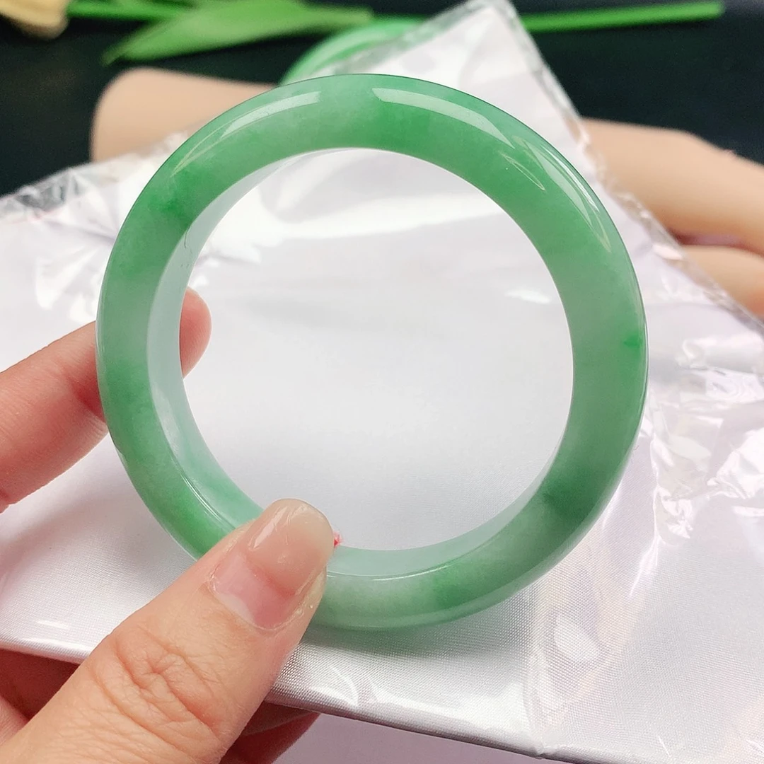 翡翠手镯未镶嵌55圈2246