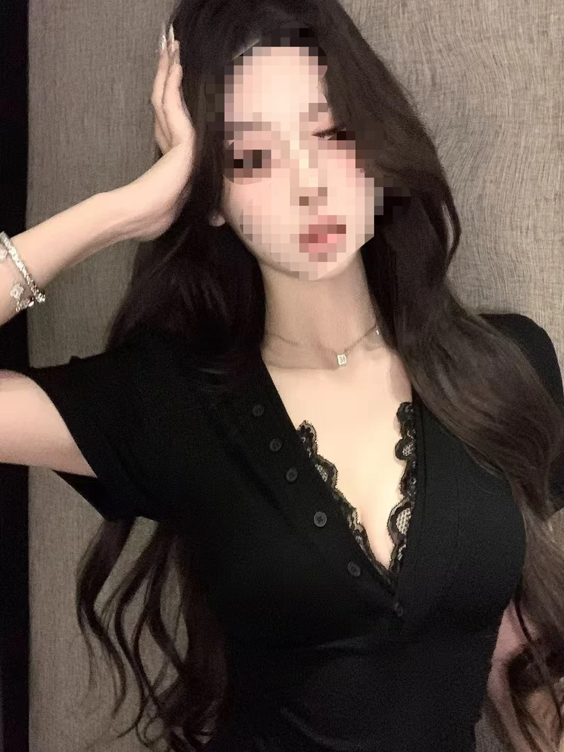 蕾丝拼接性感v领短袖T恤女夏季设计感修身纯欲灰色显瘦打底衫8177