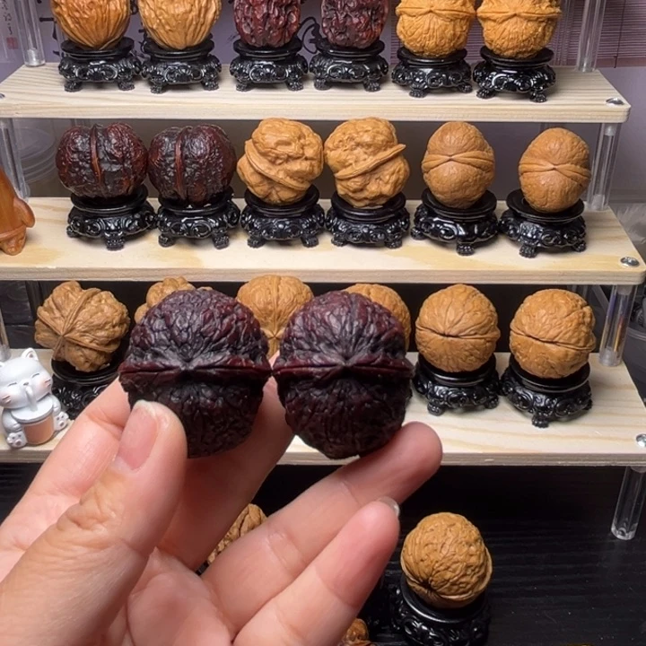 文玩核桃吊坠金***作66w金丝绣球