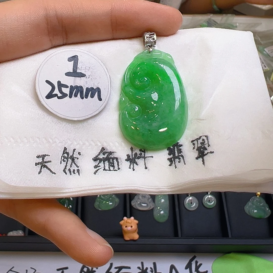 翡翠颈饰18K金镶嵌翡翠