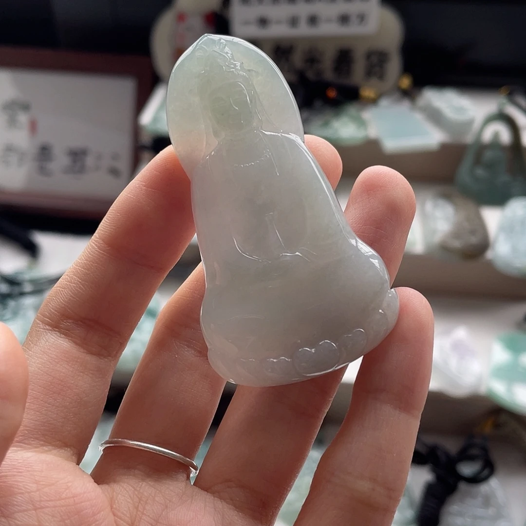 M***o翡翠未镶嵌颈饰素衣