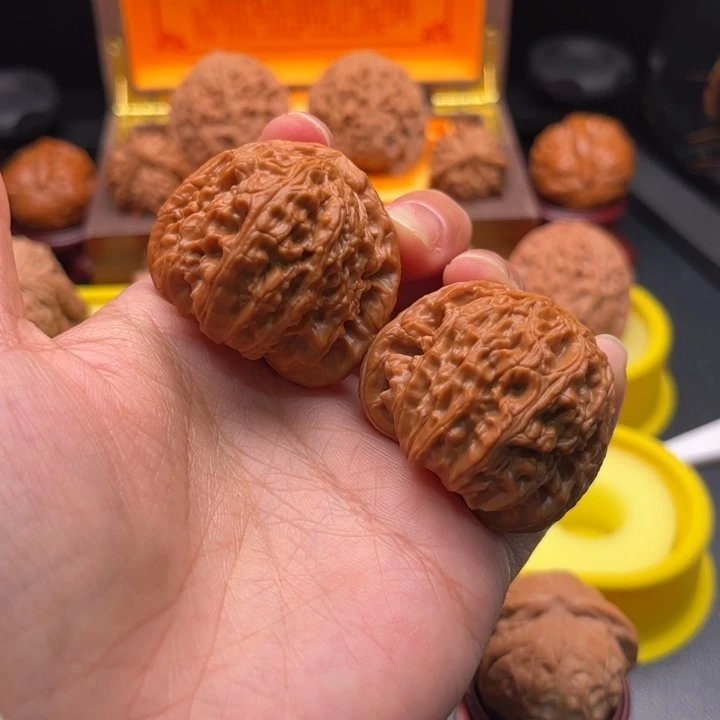 精***、核桃手把件核桃40白狮子