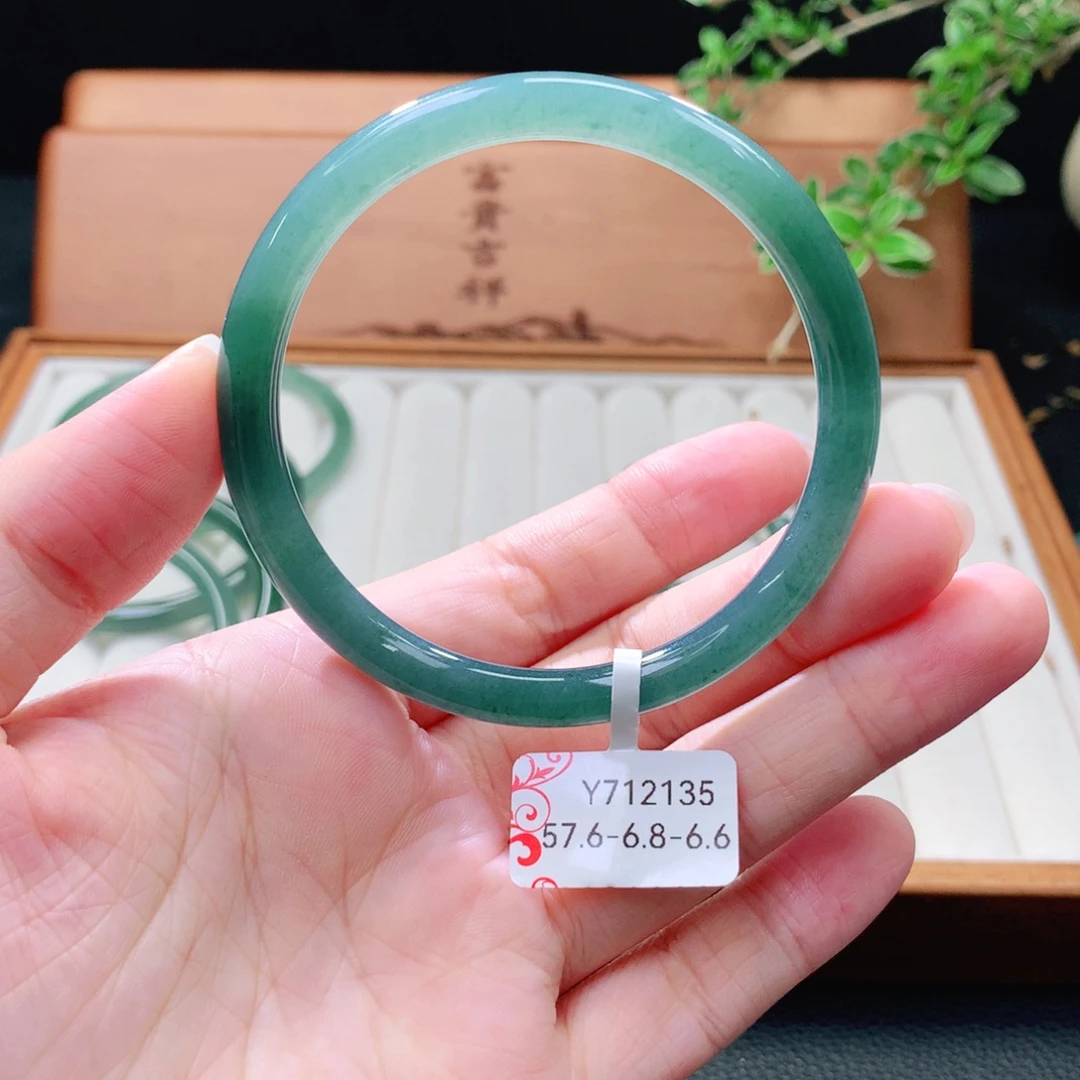 未镶嵌手镯（圆镯）翡翠