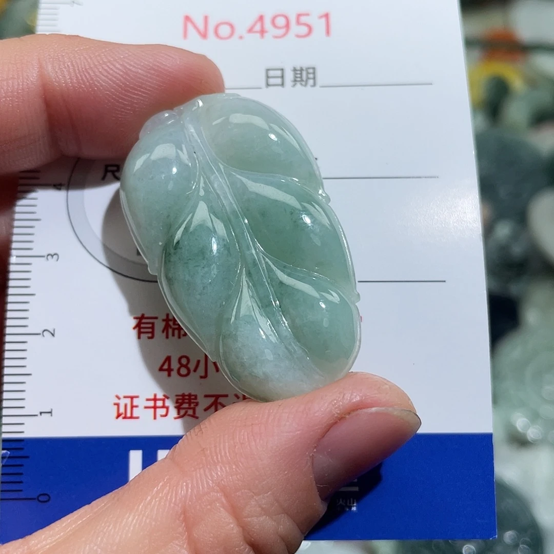 翡翠未镶嵌挂件4951