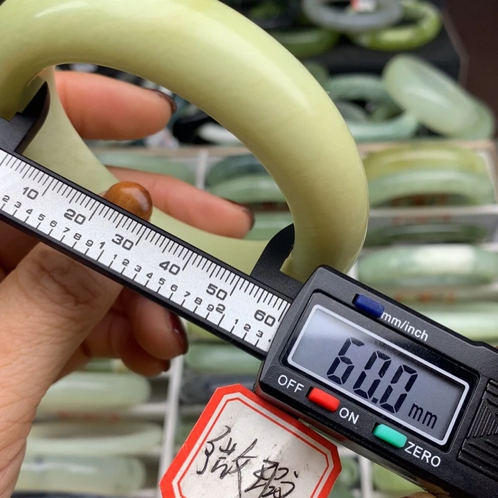 蛇纹石玉未镶嵌手镯536