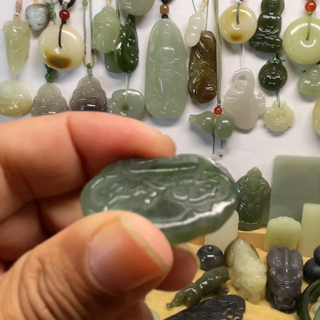 和田玉未镶嵌颈饰