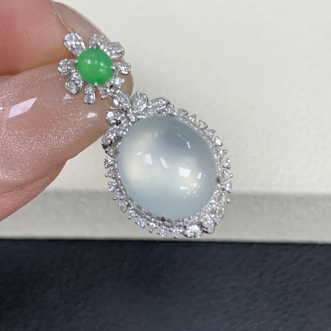附自然光视频冰种起光晴底蛋面精致奢华翡翠玉石18k吊坠缅A气质