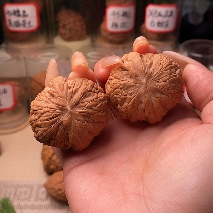 跑***子文玩核桃把件骨王……