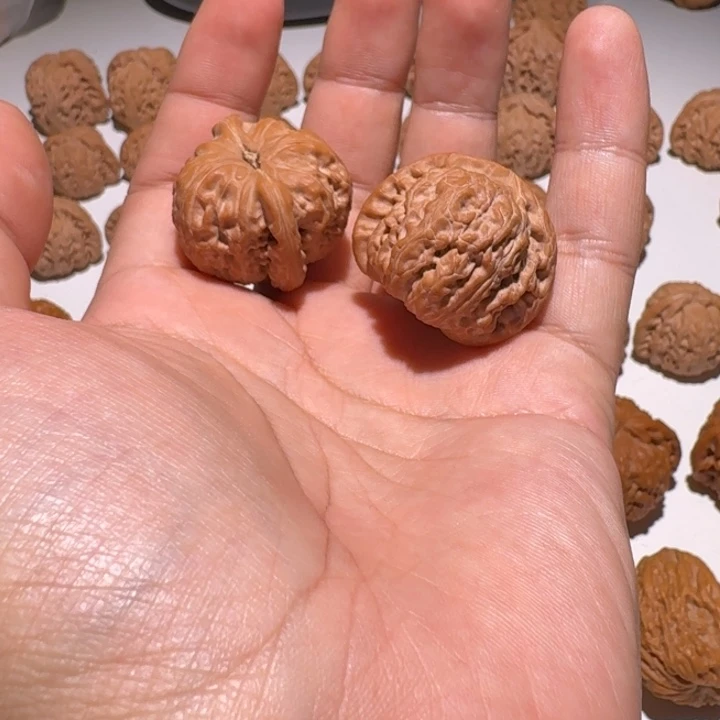 h***h吊坠文玩核桃球白