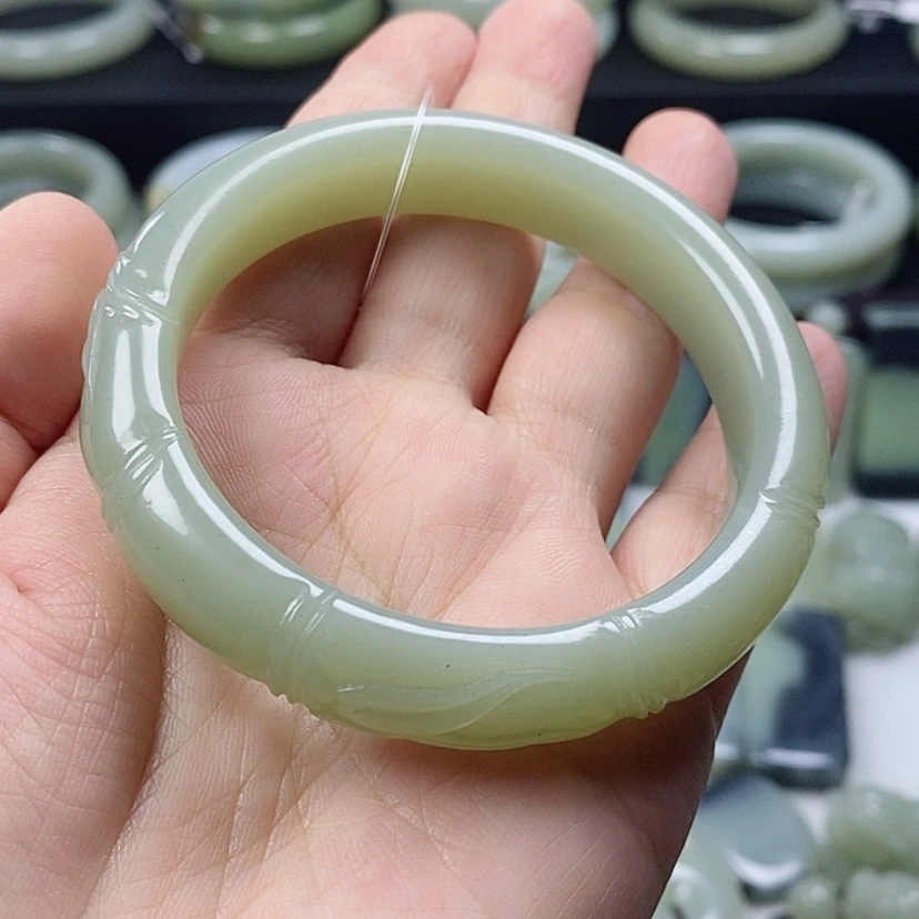 【闪购商品】未镶嵌手镯和田玉L***?
