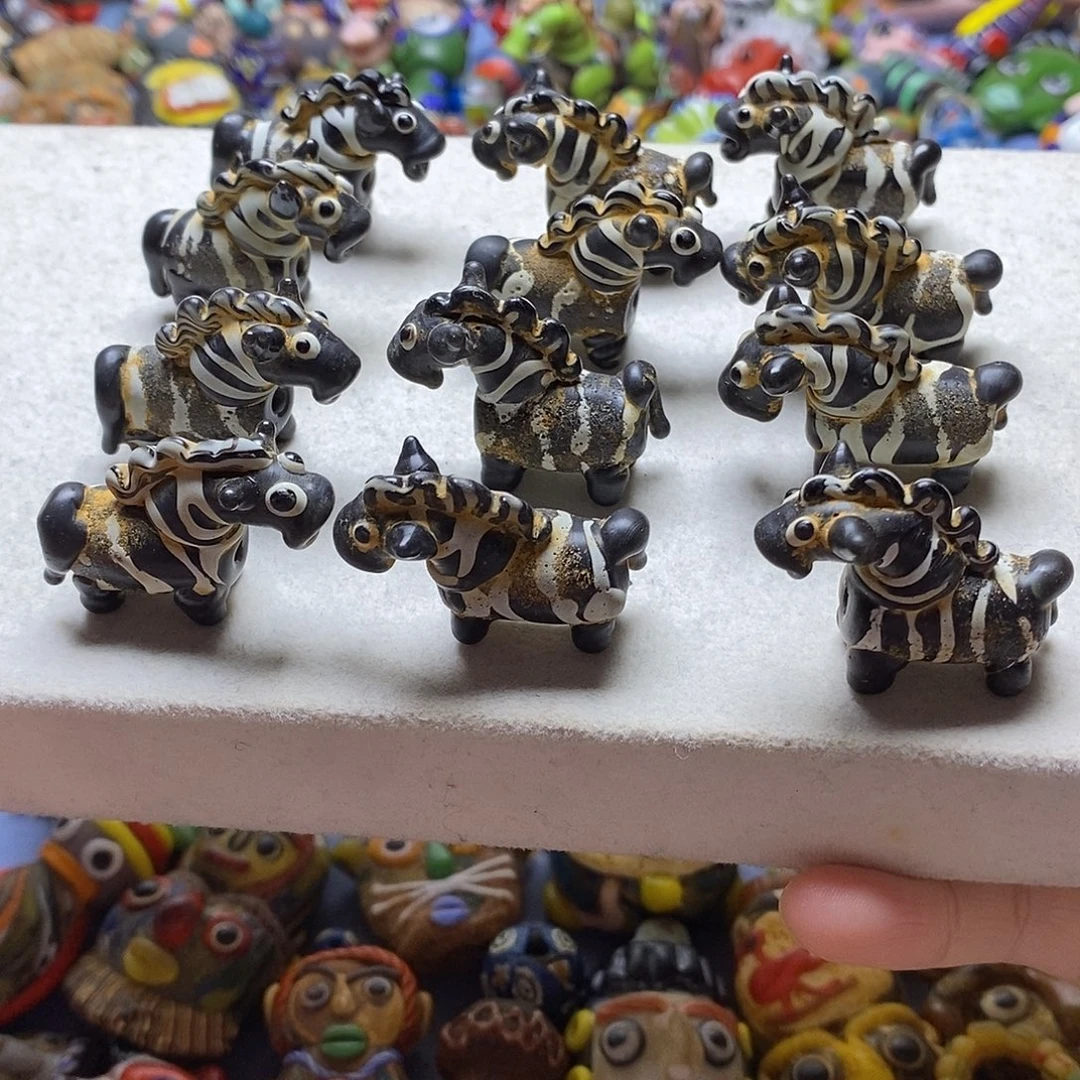 颈饰琉璃小斑马随机一个