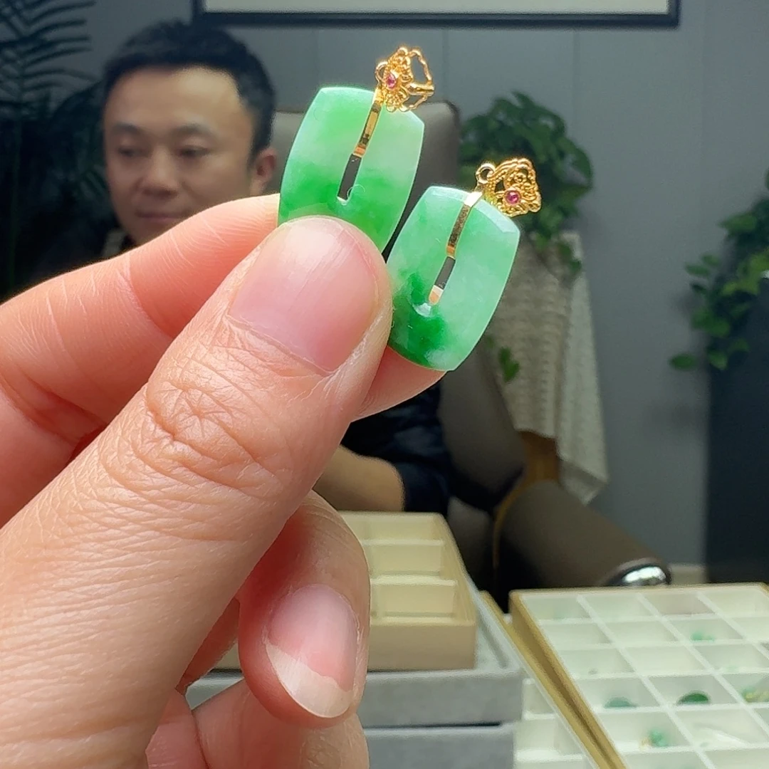 翡翠18K金镶嵌吊坠(不含链)多样性发货其一