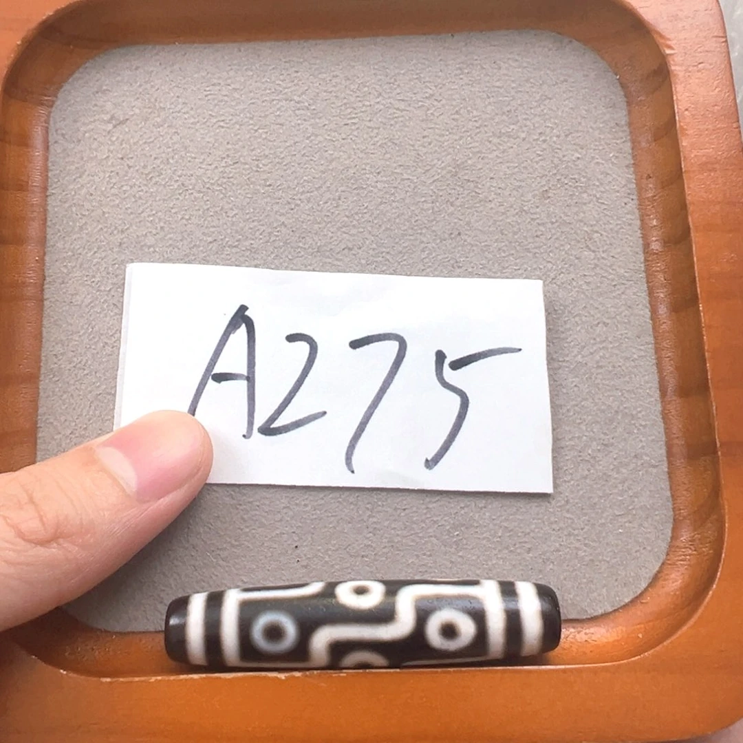 玛瑙/玉髓颈饰未镶嵌黑白九眼 微带蓝玛瑙纹处理品