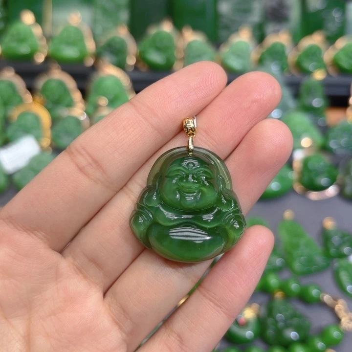 颈饰18K金镶嵌和田玉（碧玉）