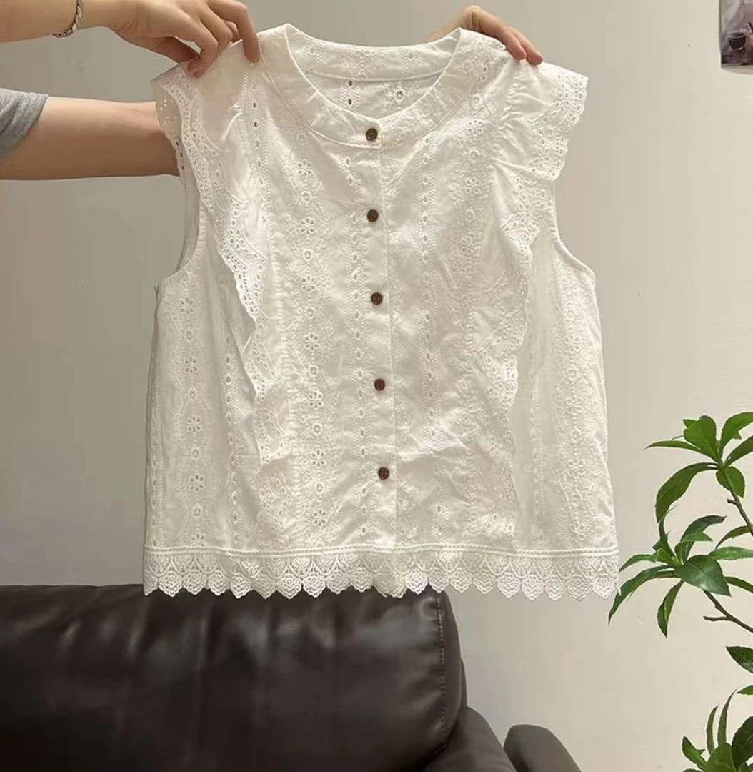 白色复古蕾丝镂空纽扣无袖衬衫女2025夏季新款气质短款设计感上衣