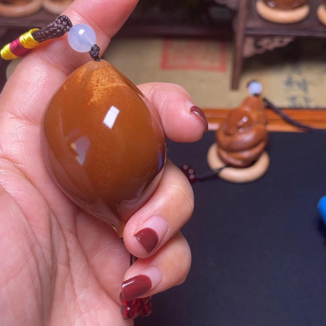 橄榄核吊坠一线天35穿配