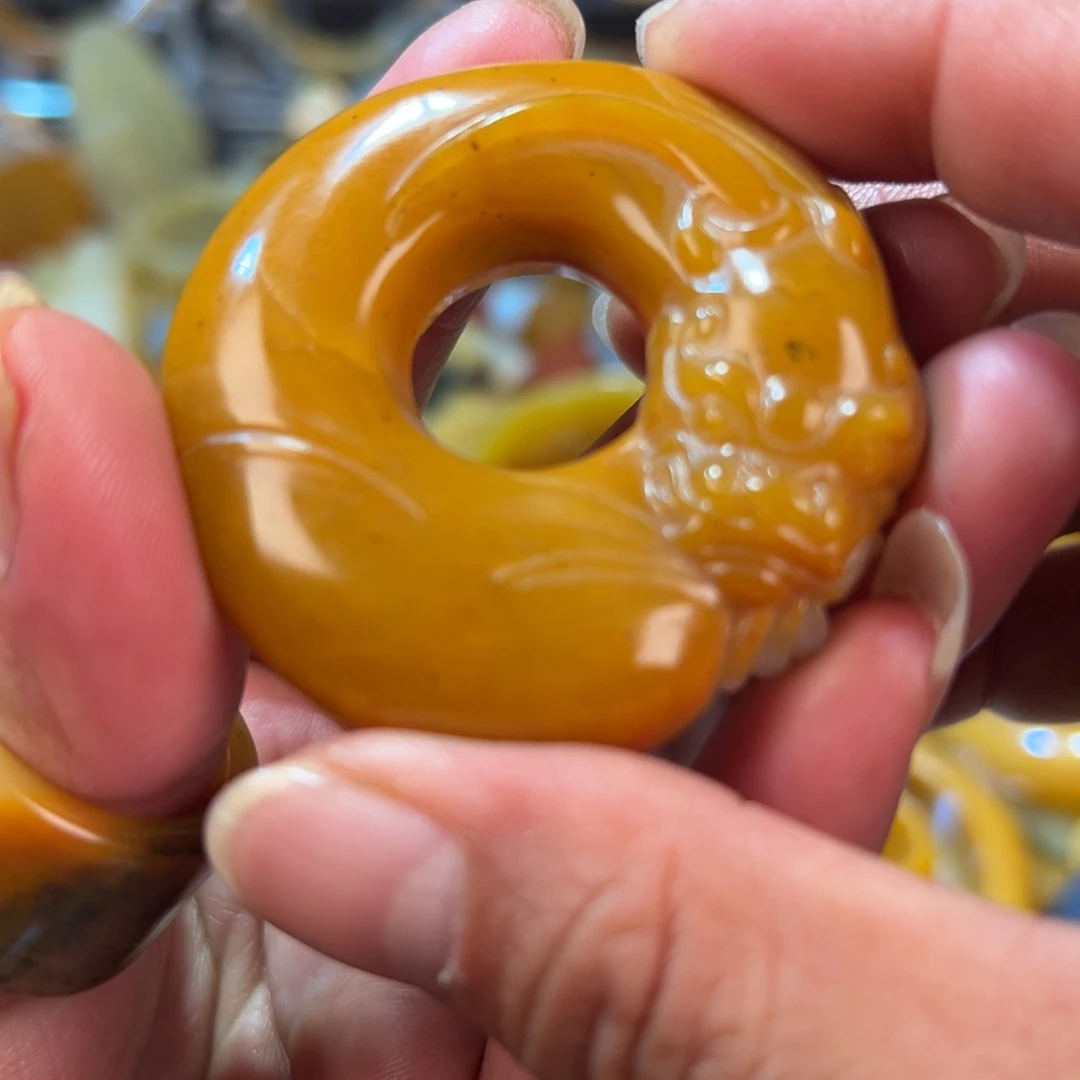 石英质玉（黄龙玉）合金颈饰