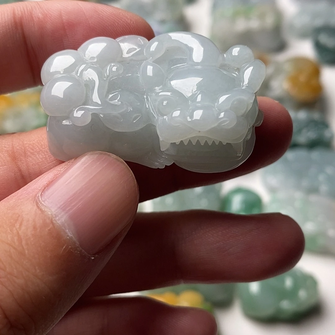 翡翠未镶嵌颈饰貔貅