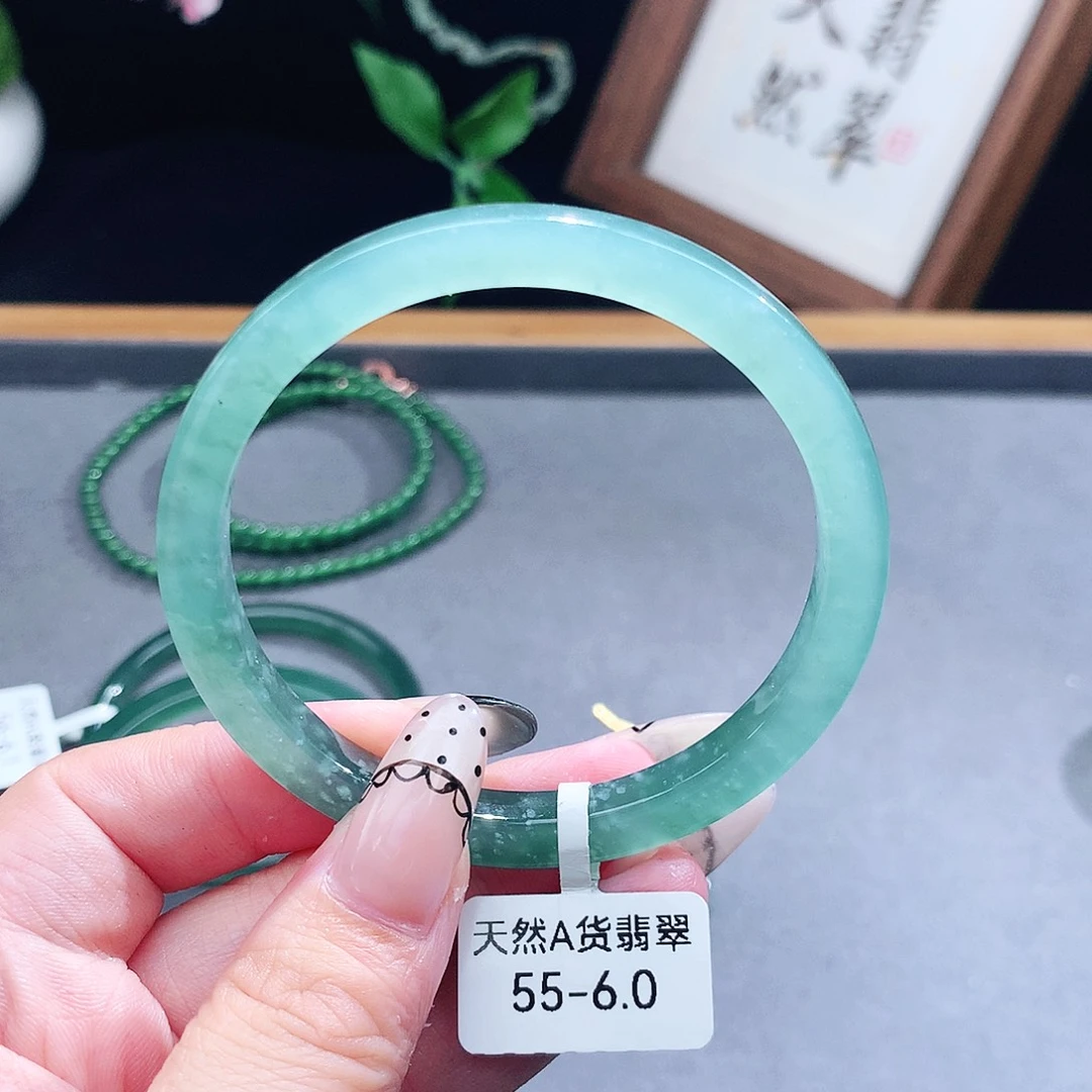 翡翠手镯（圆镯）未镶嵌