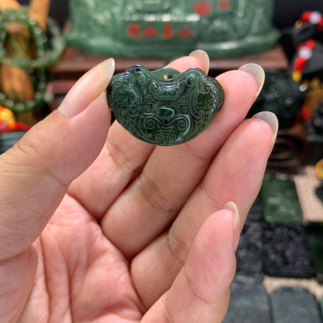 泰山玉精品平安锁挂件
