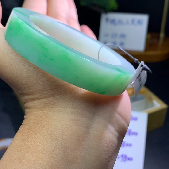 鲍***鲍未镶嵌翡翠手镯定制翡翠