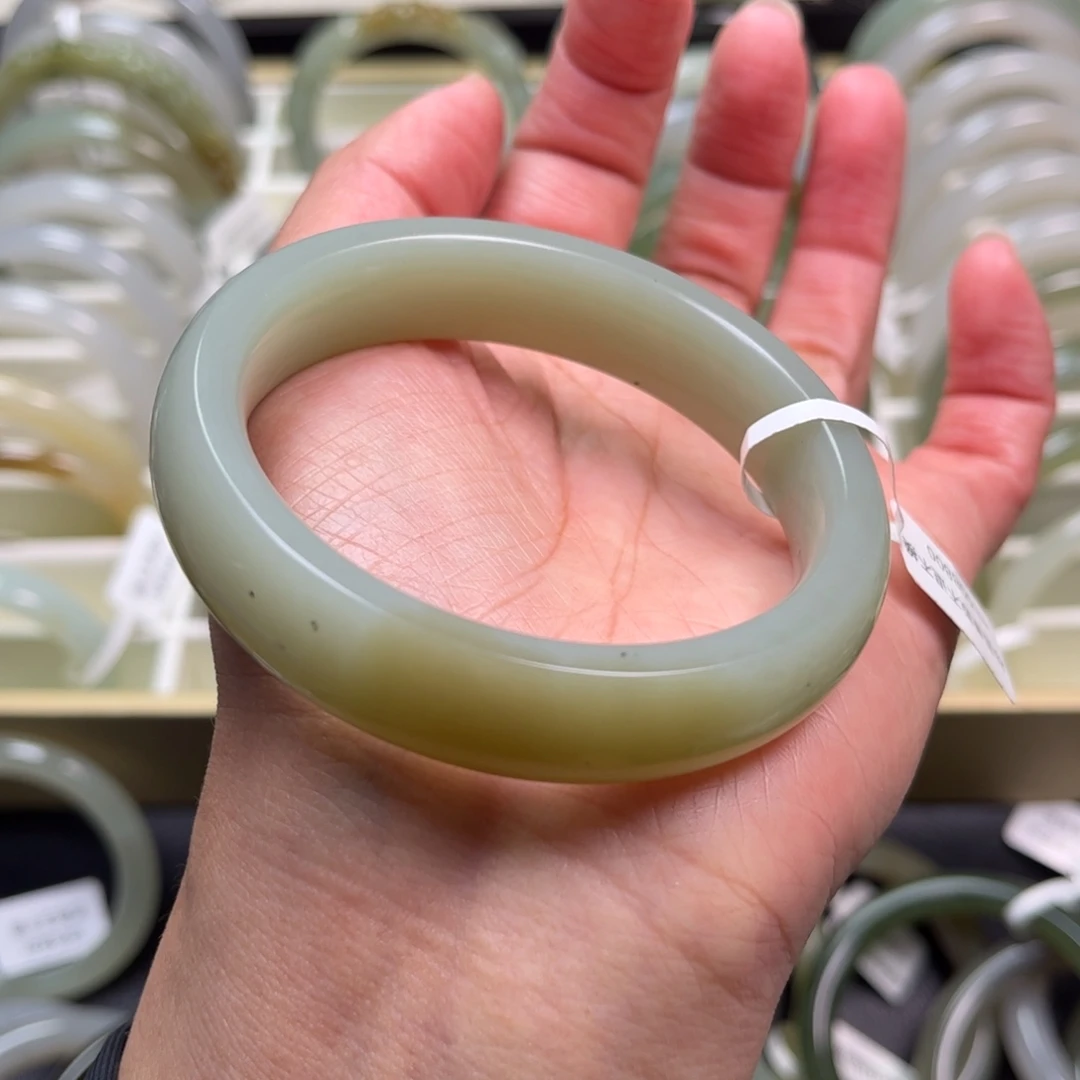 和田玉未镶嵌手镯56.5圈