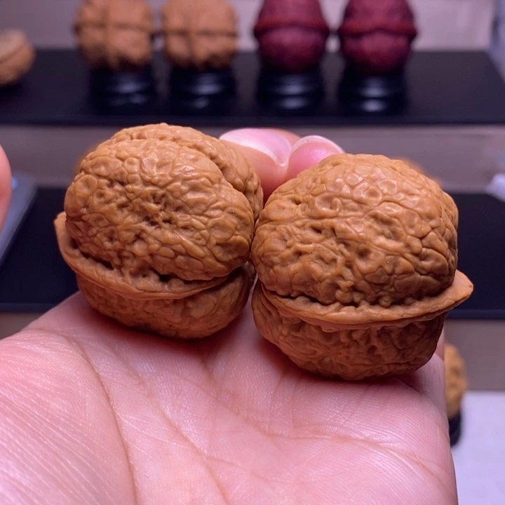 文玩核桃把件琥珀金蟾4 0