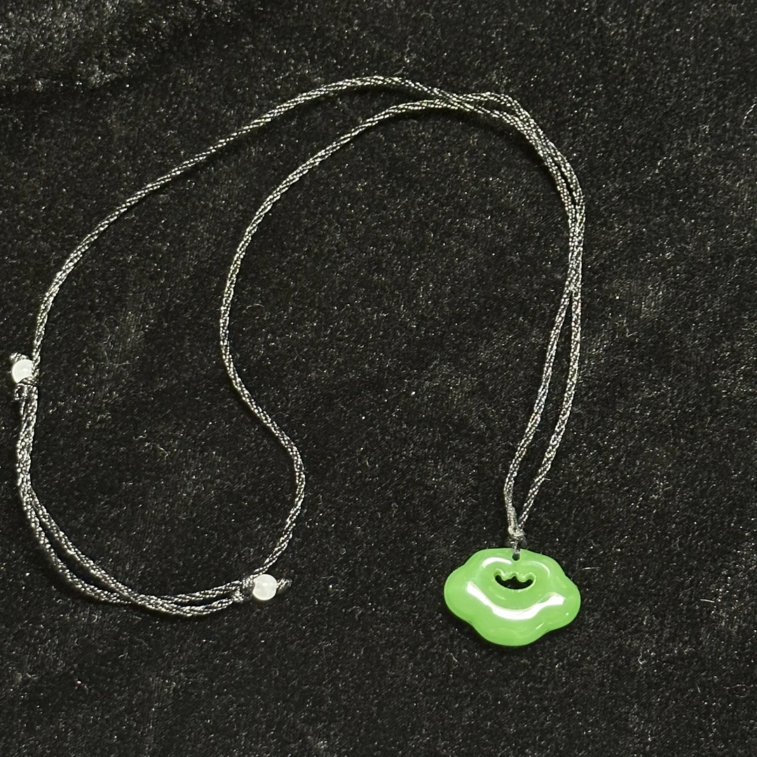 深绿色简约祥云锁吊坠03