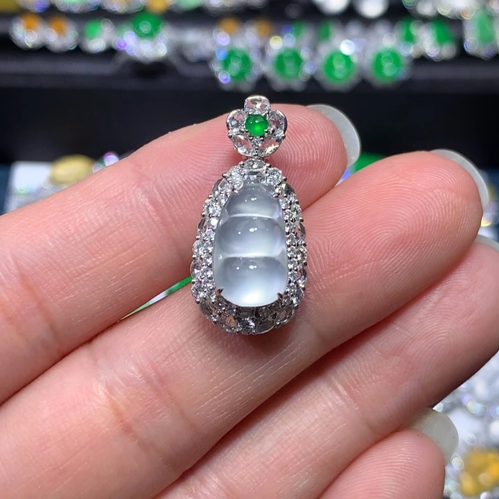 翡翠颈饰18K金镶嵌玻璃钢福豆