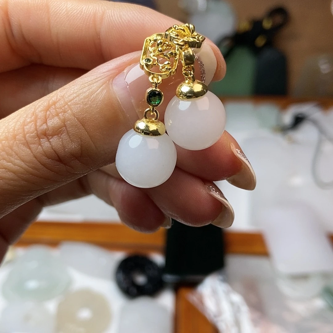 石英质玉未镶嵌颈饰?****?