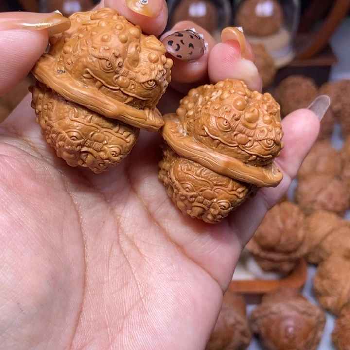 爱***呢吊坠文玩核桃有点色差蛤蟆头貔貅