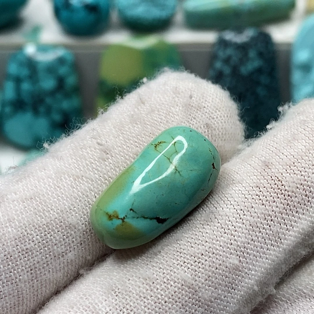 荣***厂绿松石未镶嵌天然原矿 带武汉地大证书