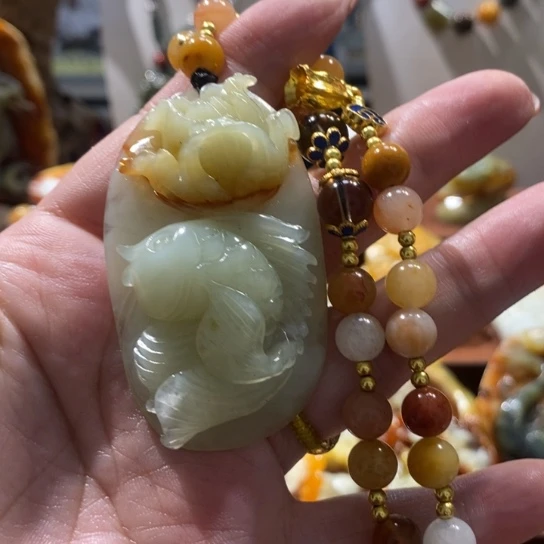 蛇纹石玉未镶嵌颈饰