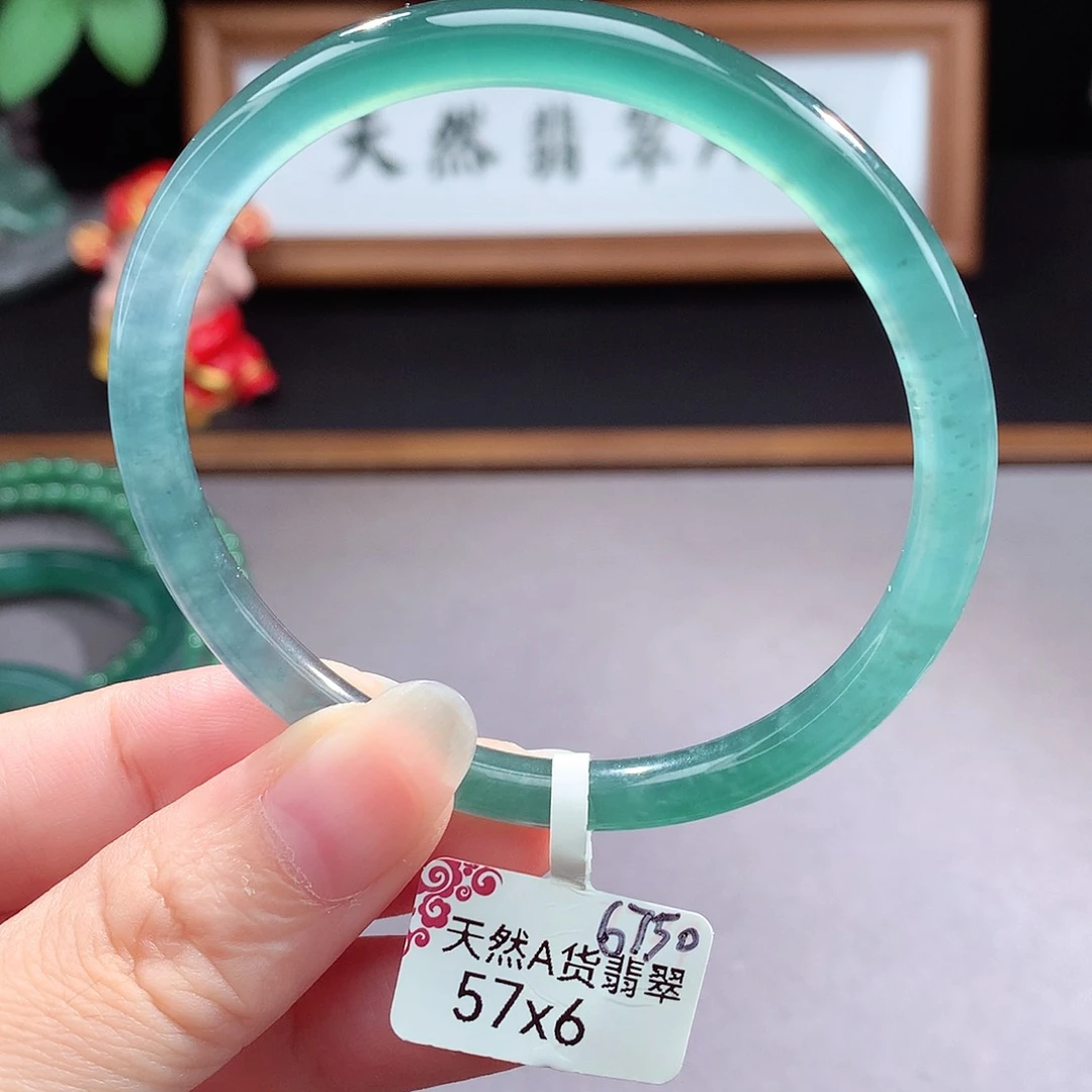 未镶嵌手镯（圆镯）翡翠