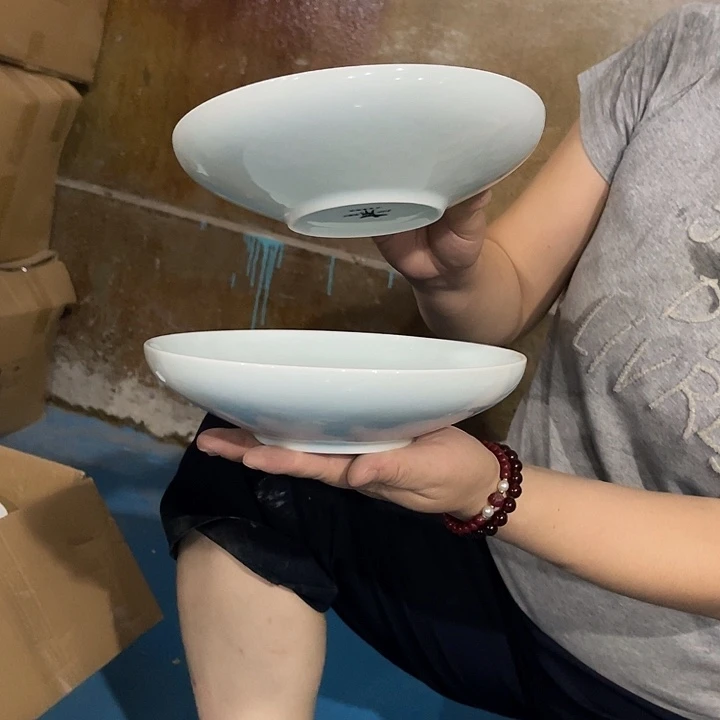 瓷片青瓷八英寸树文造型盘两个，微瑕包邮