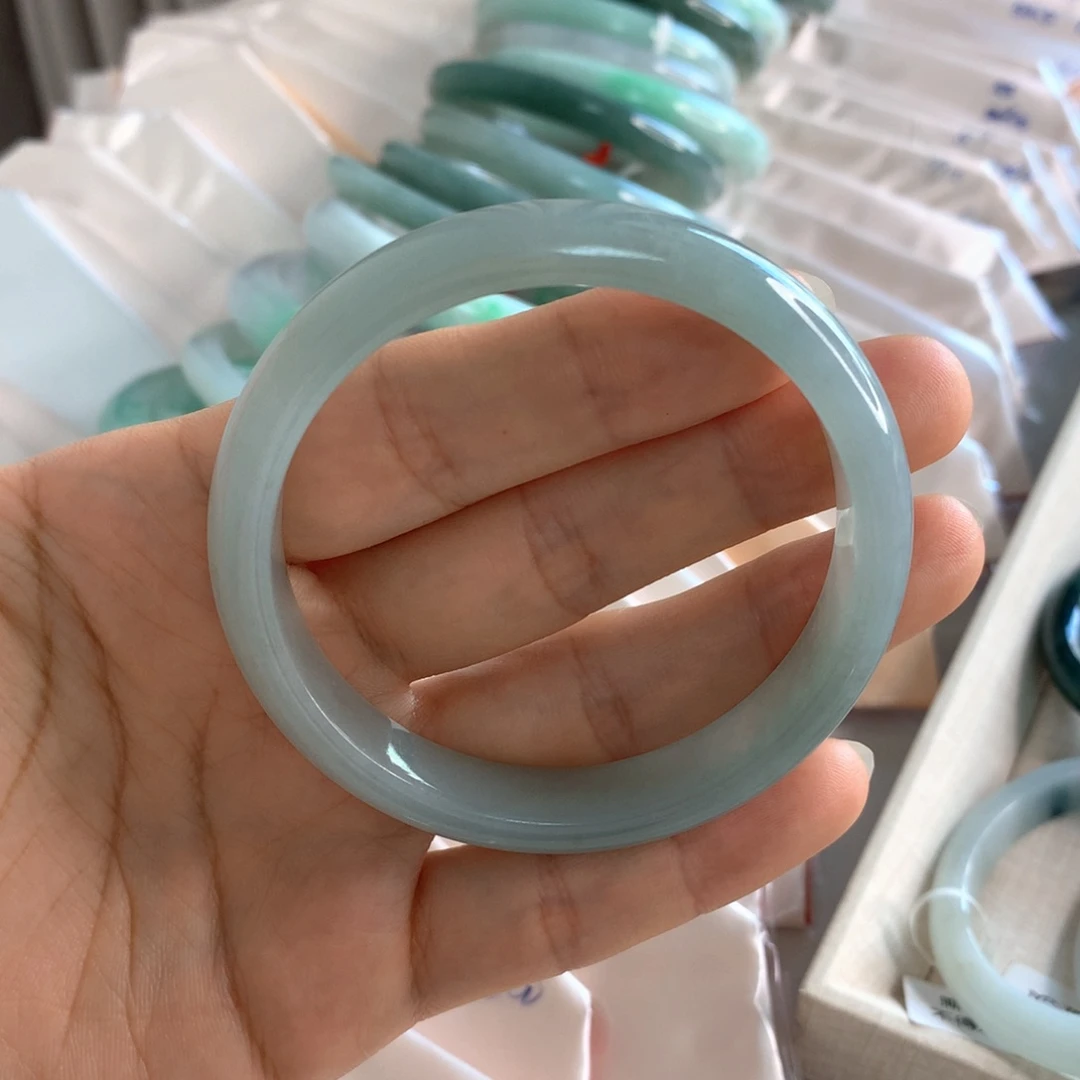 翡翠未镶嵌手镯海蓝之谜56.8