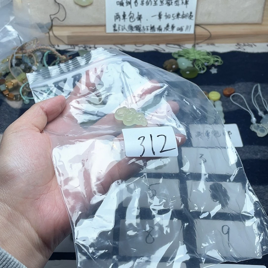 蛇纹石玉颈饰未镶嵌寻**莉