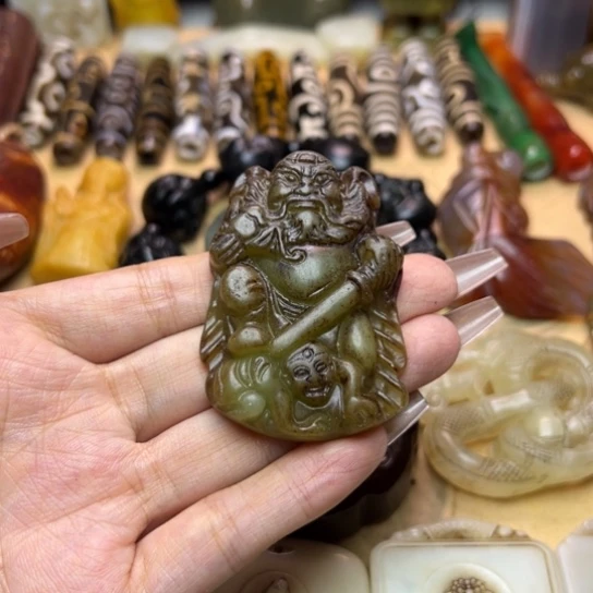 蛇纹石玉未镶嵌颈饰